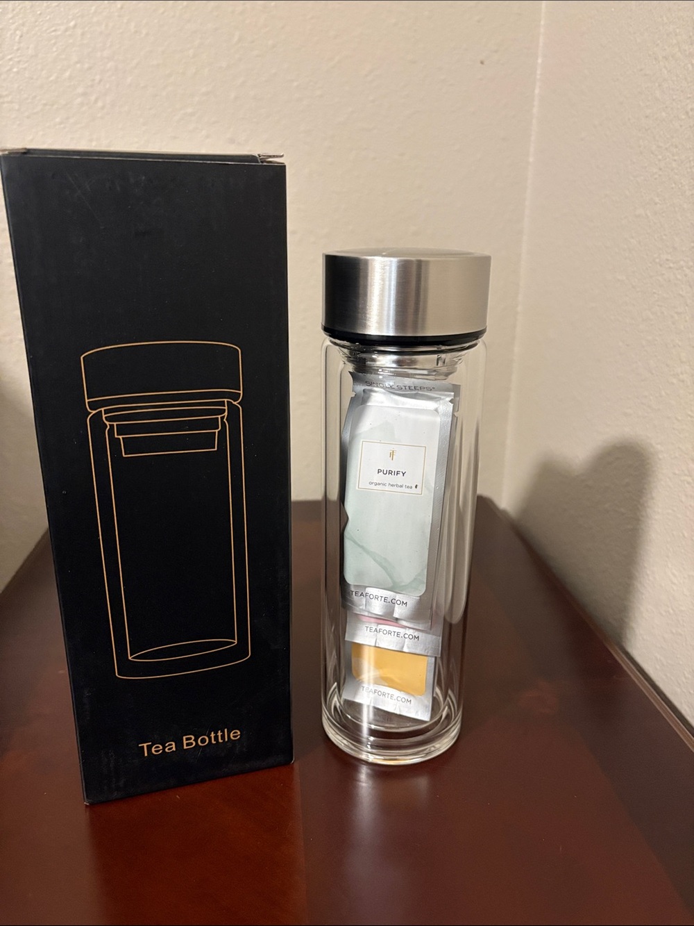 NIB Double-Wall Glass Infuser Tea Bottle with Stainless Lid - Clear